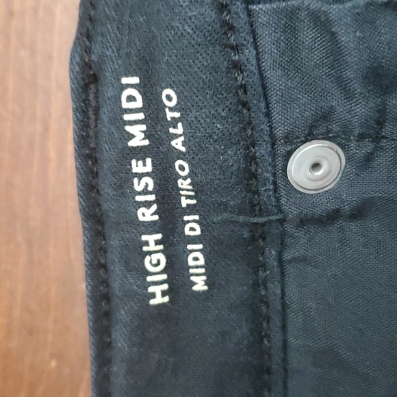 Shorts - Picture 4 of 5